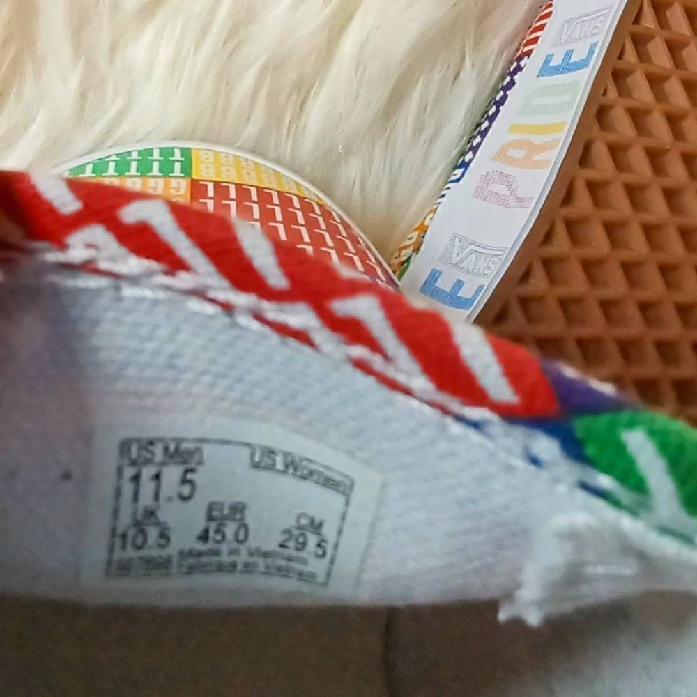 Vans NWT Unisex Pride Classic Slip-On Multicolor Sneakers Size M 11.5 W 13 - Picture 5 of 7